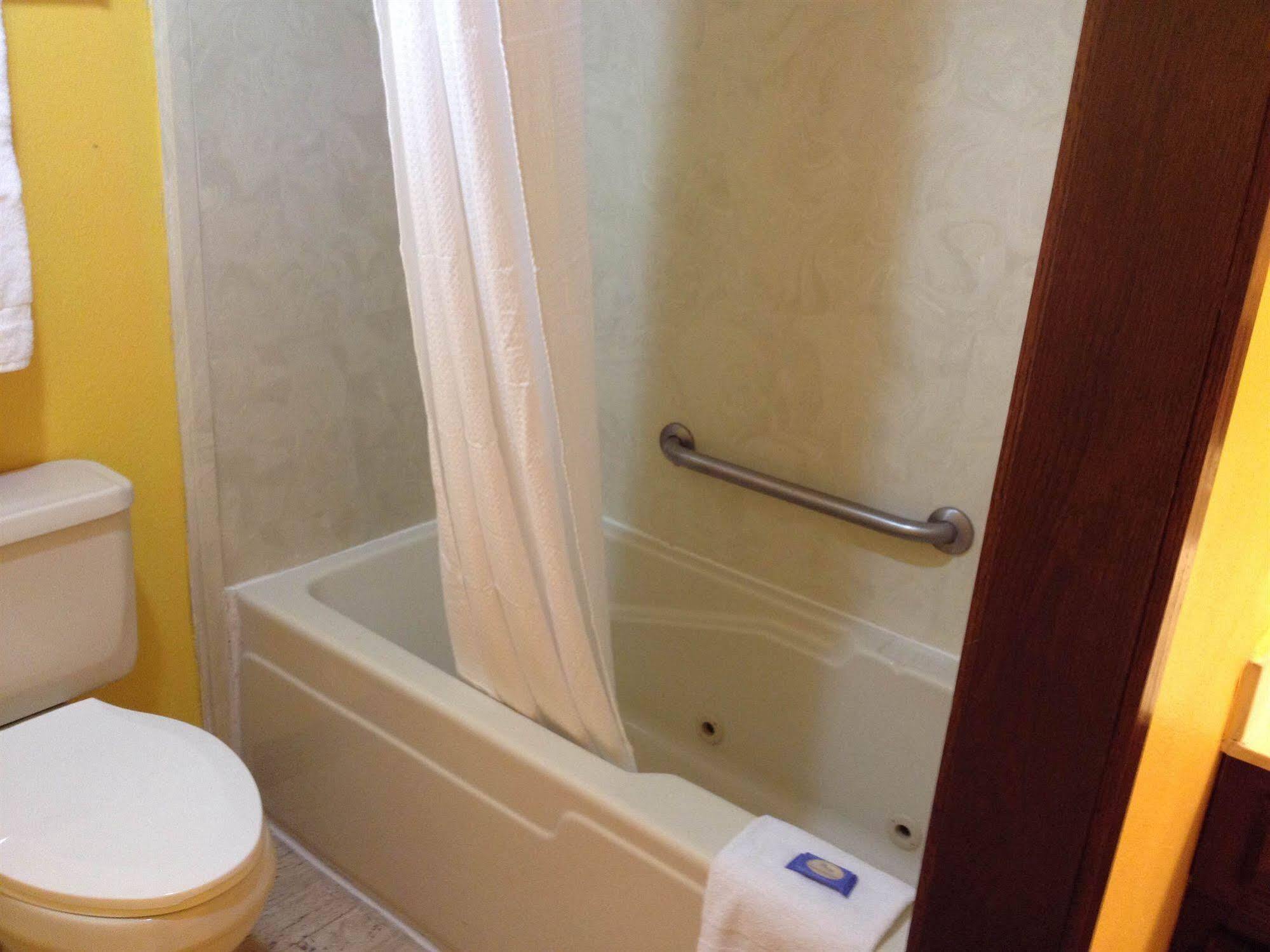 Red Roof Inn Monroe Εξωτερικό φωτογραφία